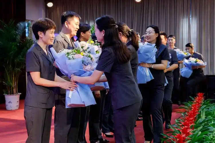 西安会议手捧花