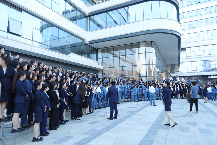 学校毕业大合影拍摄一张照片大概多少钱