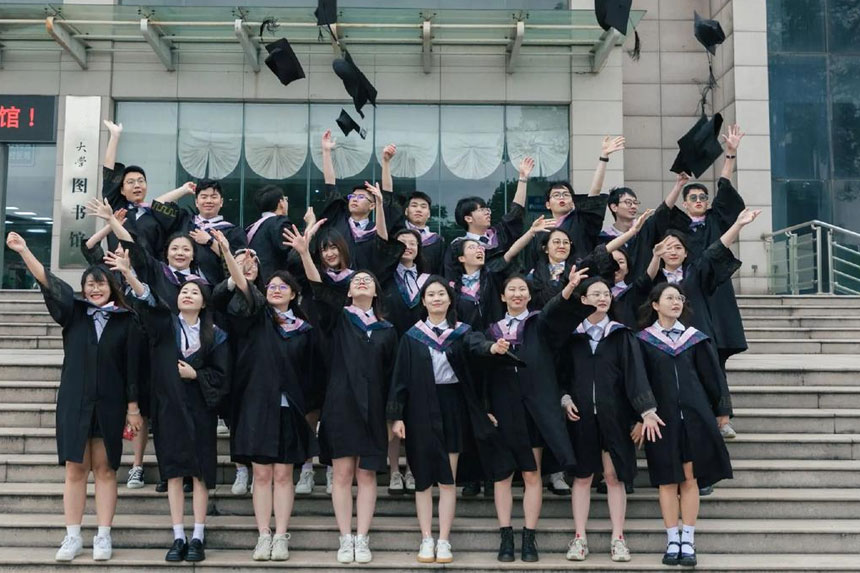 西安大学毕业照拍摄