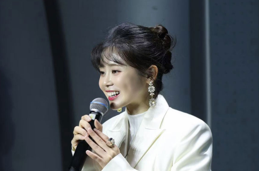 西安双语会议主持人