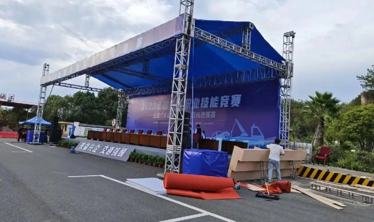 在西安，搭建一个舞台大概需要多少钱